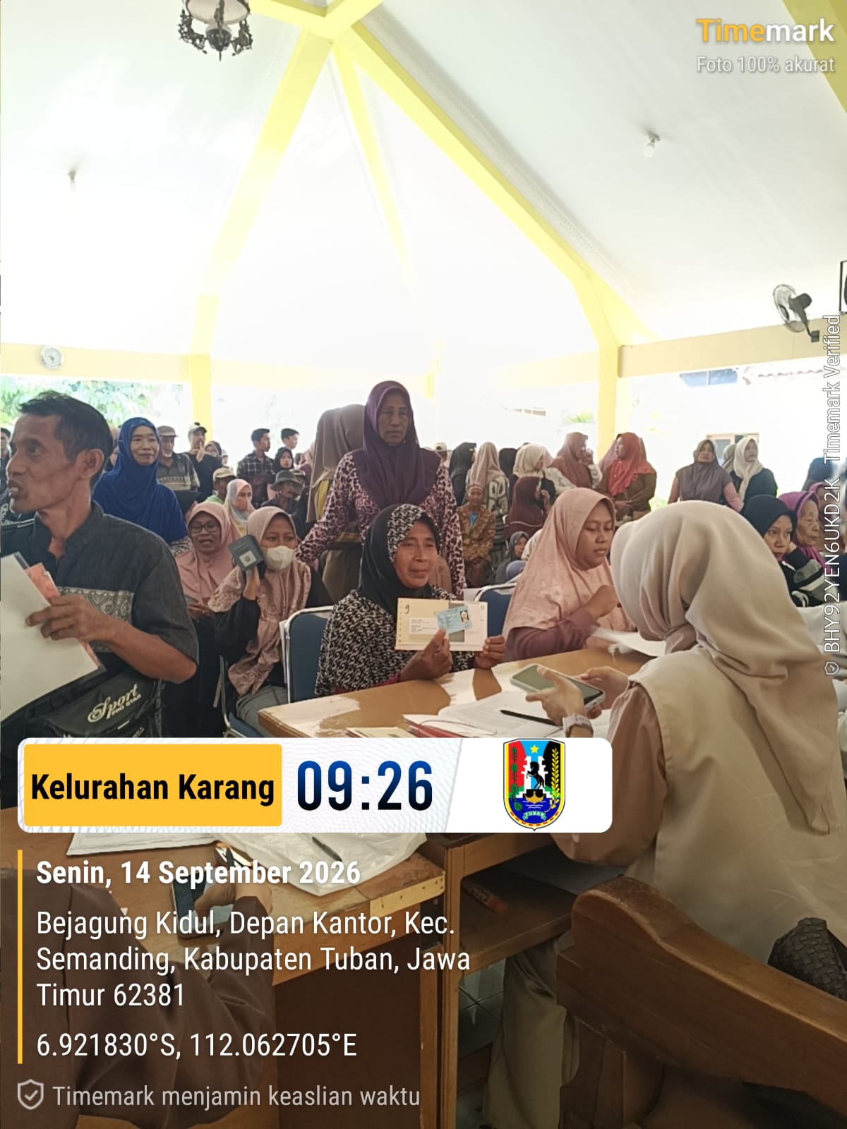 Mudahkan Penerima PKH, Staf Kelurahan Karang Dampingi Proses Pembukaan Rekening BNI